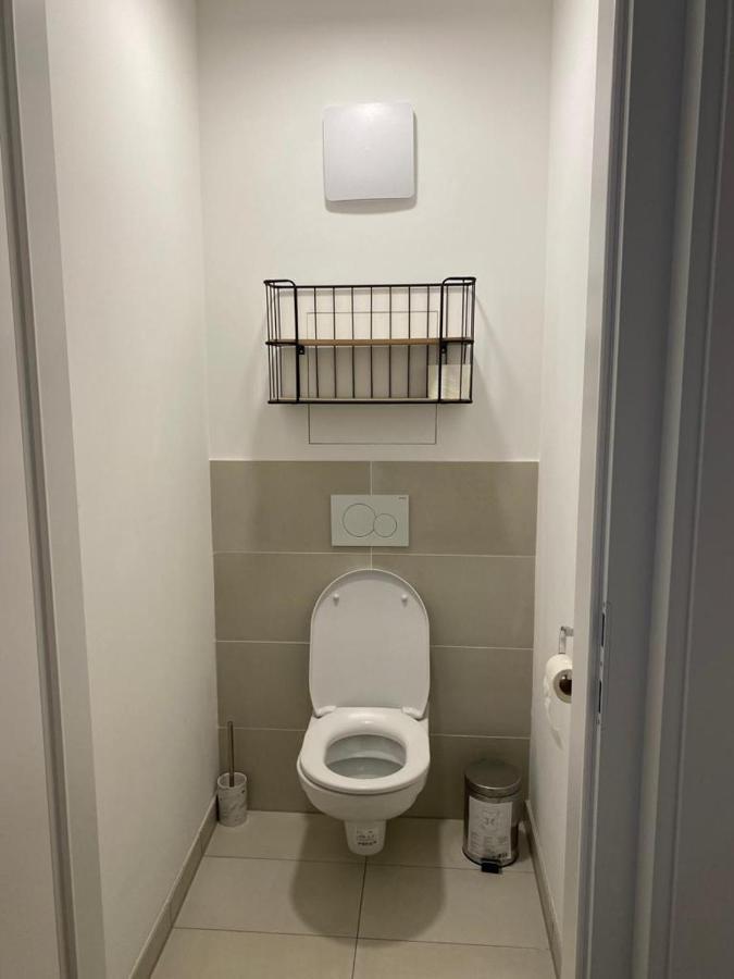 Apartament Modern With Balcony Near City Center